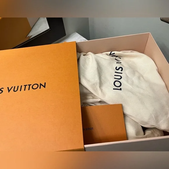 LOUIS VUITTON boots - Picture 7 of 10